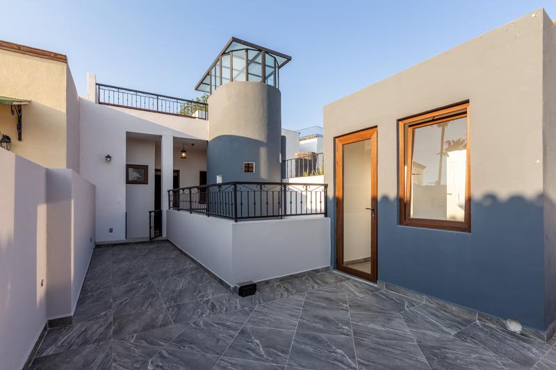 Terrace & Pied-á-terre Image