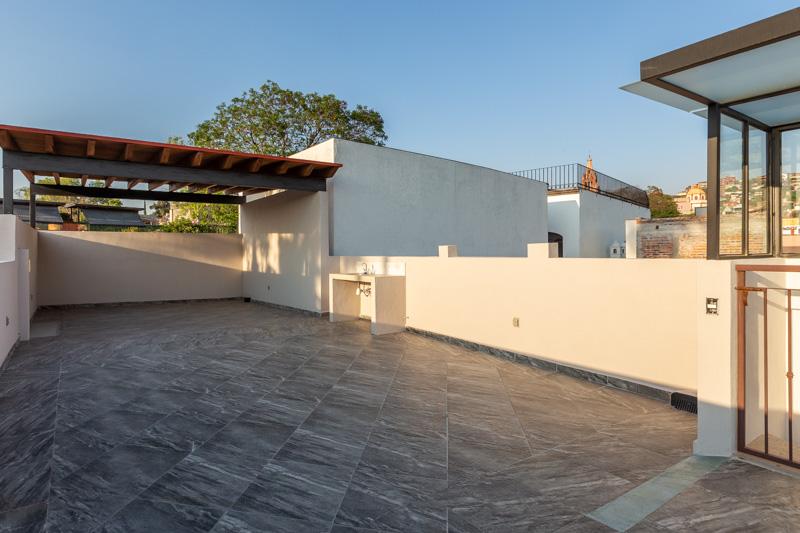 Terrace & Pied-á-terre Image