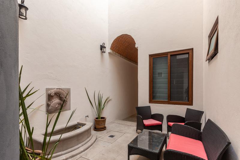 Terrace & Pied-á-terre Image