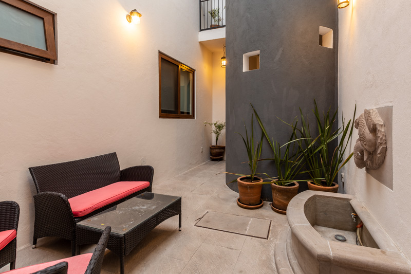 Terrace & Pied-á-terre Image