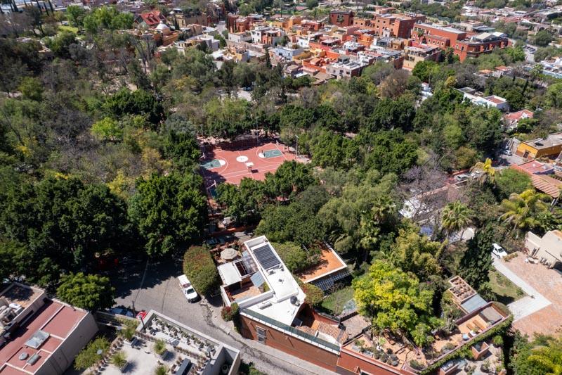 Casa Esquina Parque Image