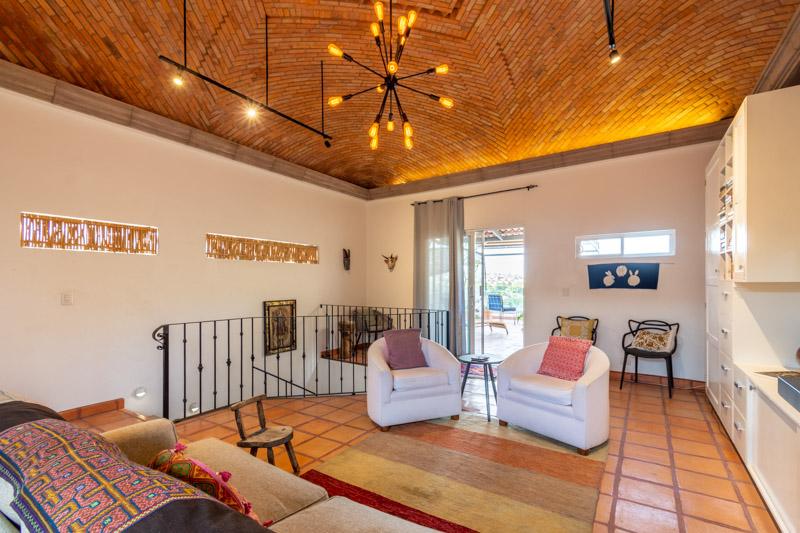 Casa Luna y Conejo Image