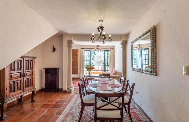 La Petite Colonial Image