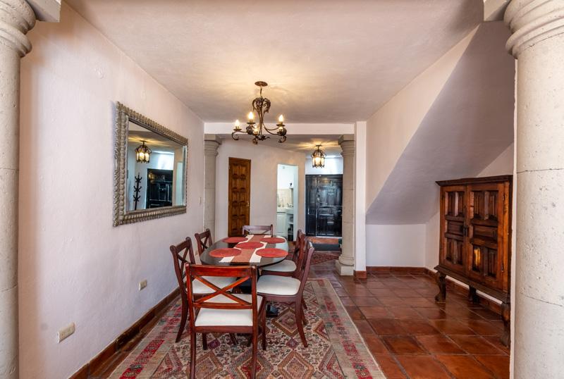 La Petite Colonial Image