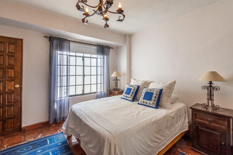 La Petite Colonial Image