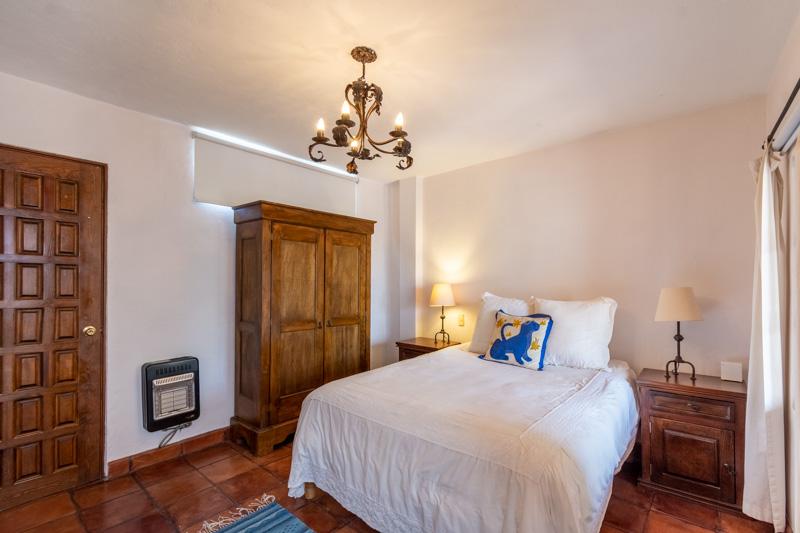 La Petite Colonial Image