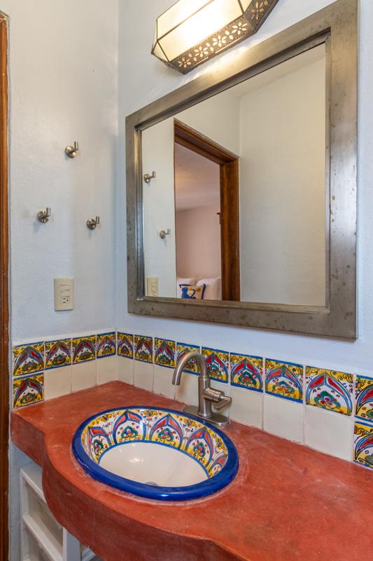 La Petite Colonial Image