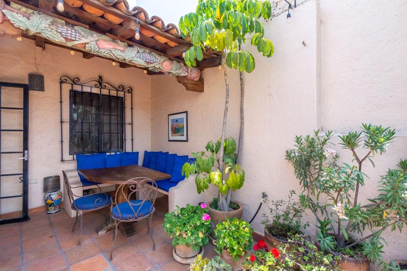 La Petite Colonial Image