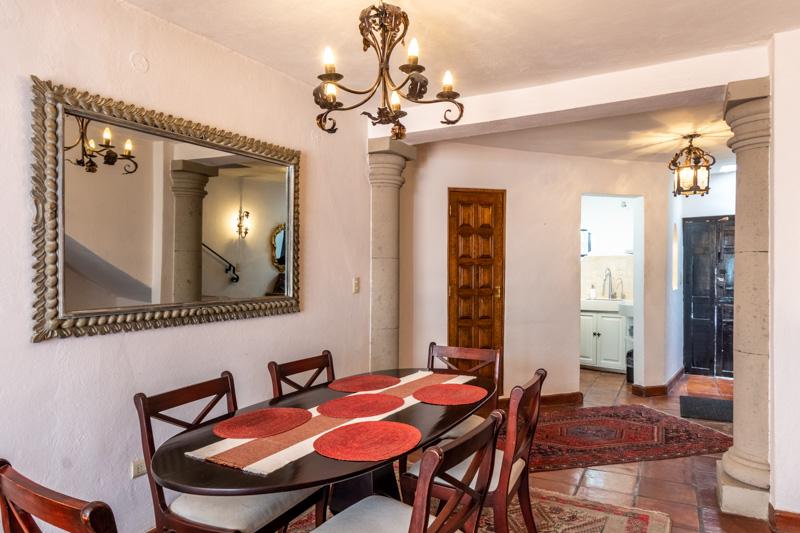La Petite Colonial Image