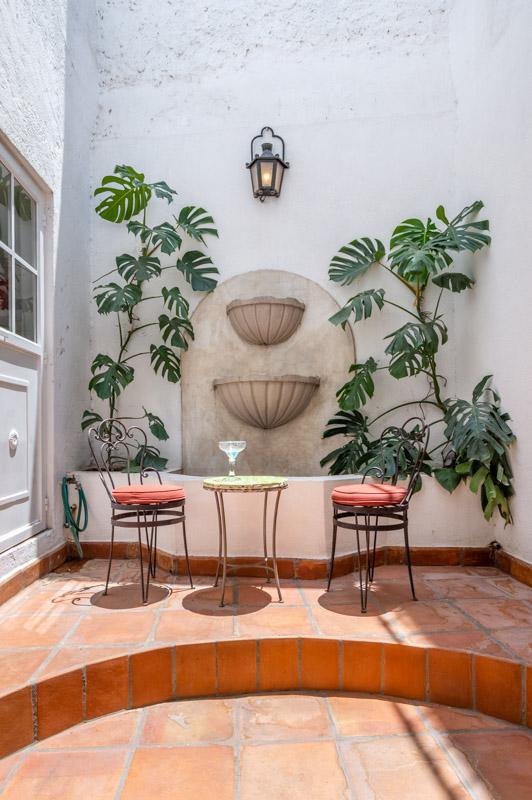 La Petite Colonial Image